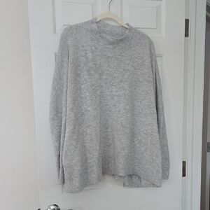 Neuflora: Gray Sweater